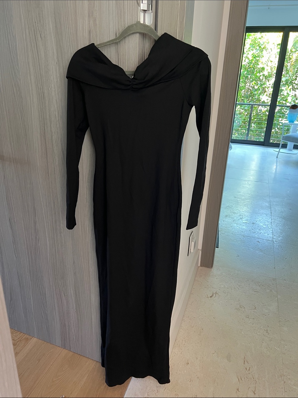 NWT REVOLVE Australia Showpo Rainy Black OffShoulder Long Sleeve Maxi Dress US 6 - Picture 5 of 12
